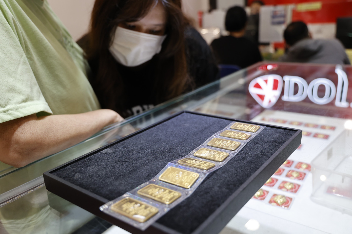 Giá vàng trong nước tăng liên tục theo giá thế giới (ảnh: Như Ý). Giá vàng trong nước tăng liên tục theo giá thế giới (ảnh: Như Ý).