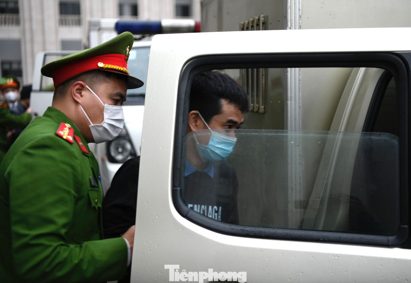 Bị cáo Phan Quốc Việt phải liên đới bồi thường 402 tỷ đồng thiệt hại tại 21 tỉnh thành liên quan (Hải Dương, Bắc Giang, Nghệ An, Bình Dương, Đồng Tháp, Trà Vinh, Vĩnh Long, Hậu Giang, Cà Mau, Bình Phước, Ninh Thuận, Hà Nội, Yên Bái, Hà Giang, Nam Định, Đăk Lăk, Tiền Giang, Lâm Đồng, Sơn La, Phú Thọ...). Bị cáo Phan Quốc Việt phải liên đới bồi thường 402 tỷ đồng thiệt hại tại 21 tỉnh thành liên quan (Hải Dương, Bắc Giang, Nghệ An, Bình Dương, Đồng Tháp, Trà Vinh, Vĩnh Long, Hậu Giang, Cà Mau, Bình Phước, Ninh Thuận, Hà Nội, Yên Bái, Hà Giang, Nam Định, Đăk Lăk, Tiền Giang, Lâm Đồng, Sơn La, Phú Thọ...).