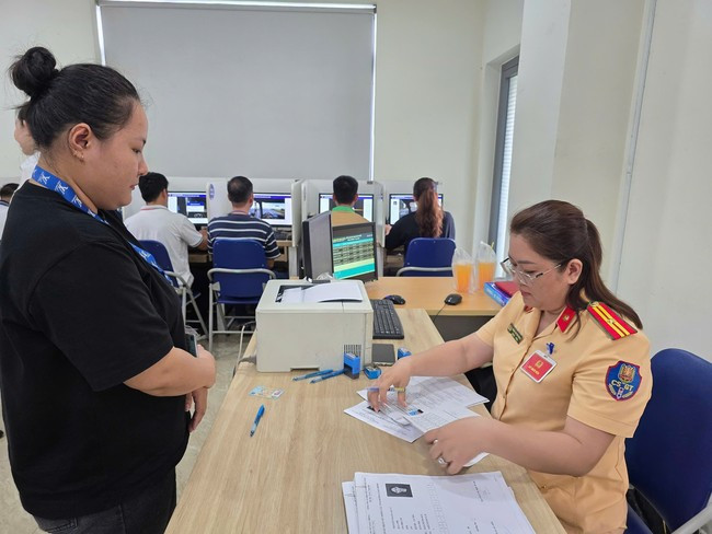 TPHCM mới là địa phương có đầu biển số xe nhiều nhất cả nước. TPHCM mới là địa phương có đầu biển số xe nhiều nhất cả nước.