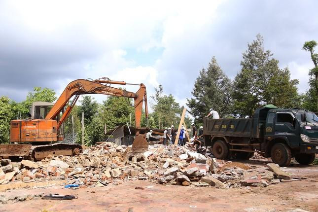 Hiện trường vụ cưỡng chế các công trình trái phép. Hiện trường vụ cưỡng chế các công trình trái phép.