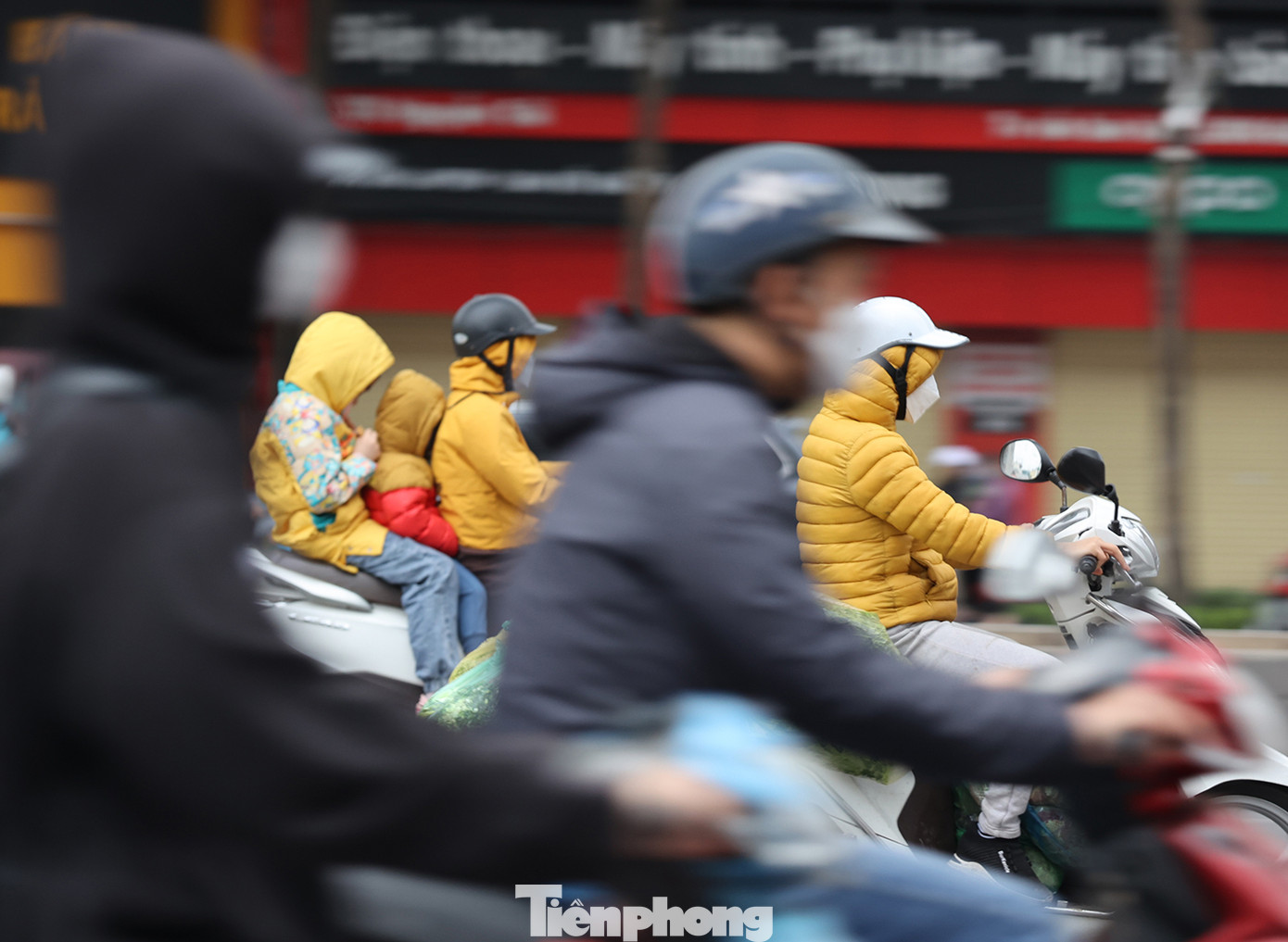 Thông tin từ Trung tâm Dự báo Khí tượng Thủy văn Quốc gia, Hà Nội hôm nay nhiều mây, không mưa. Gió Đông Bắc cấp 3. Trời rét. Nhiệt độ thấp nhất 14-17 độ. Nhiệt độ cao nhất 18-21 độ. Dự báo trời rét ở các tỉnh Bắc Bộ và Bắc Trung Bộ đến hết ngày mai. Từ 15/3, nền nhiệt tăng dần, trời chỉ còn rét về đêm và sáng. Thông tin từ Trung tâm Dự báo Khí tượng Thủy văn Quốc gia, Hà Nội hôm nay nhiều mây, không mưa. Gió Đông Bắc cấp 3. Trời rét. Nhiệt độ thấp nhất 14-17 độ. Nhiệt độ cao nhất 18-21 độ. Dự báo trời rét ở các tỉnh Bắc Bộ và Bắc Trung Bộ đến hết ngày mai. Từ 15/3, nền nhiệt tăng dần, trời chỉ còn rét về đêm và sáng.