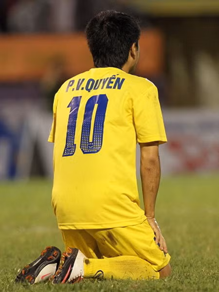 Ông bầu Nguyễn Đức Thụy tính chuyện “cưu mang” Văn Quyến.