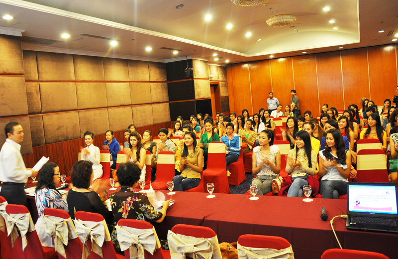 Tất cả thí sinh phía Nam nghe phổ biến nội quy cuộc thi