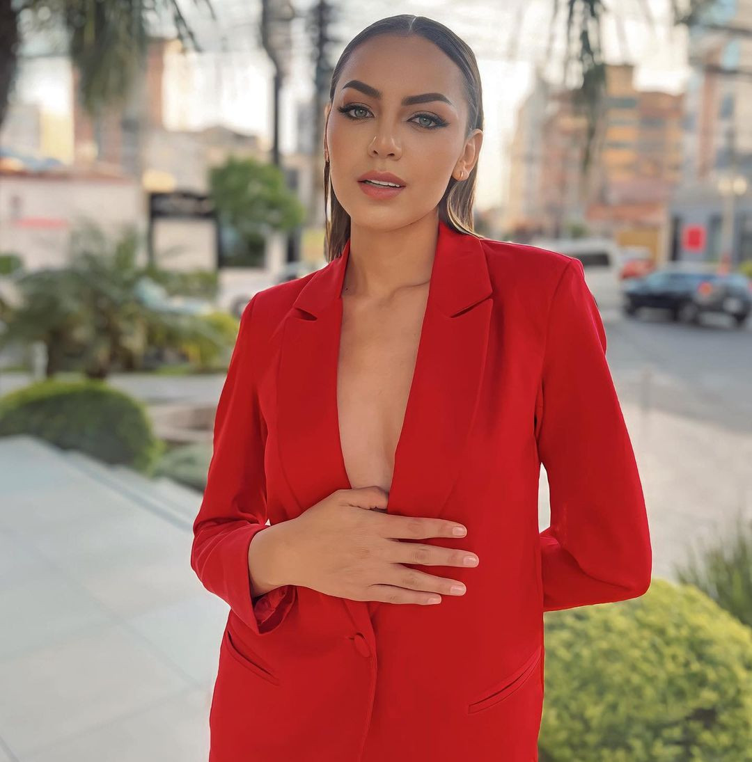 Victoria Olguin là vận động viên chuyên nghiệp, cô chơi bóng rổ từ khi còn rất trẻ.