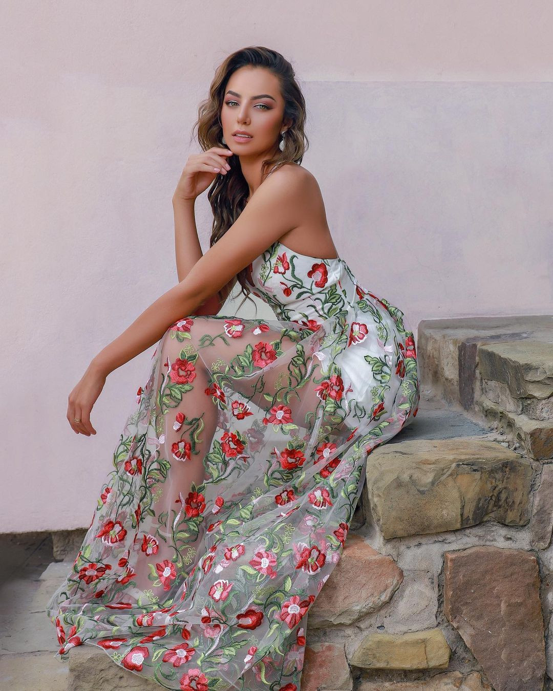 Victoria Olguin miêu tả bản thân là phụ nữ mạnh mẽ, độc lập, làm việc chăm chỉ để đạt được những mục đích trong cuộc sống.