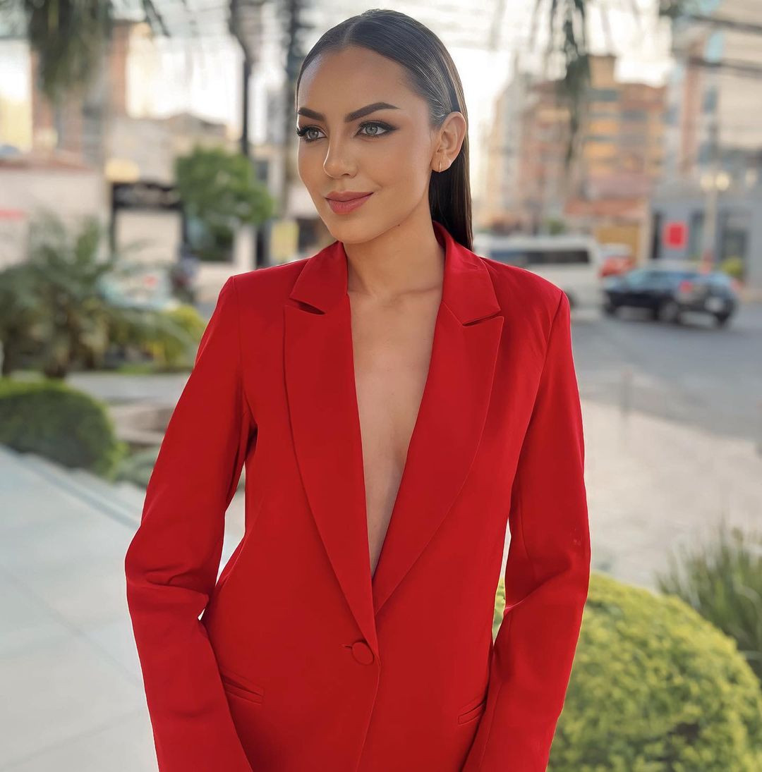 Victoria Olguin là vận động viên chuyên nghiệp, cô chơi bóng rổ từ khi còn rất trẻ.