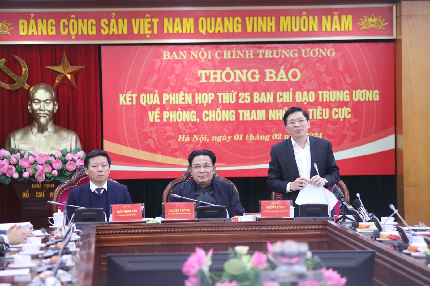 Lãnh đạo Ban Nội chính Trung ương thông tin về phiên họp Ban Chỉ đạo Trung ương về phòng, chống tham nhũng, tiêu cực. Lãnh đạo Ban Nội chính Trung ương thông tin về phiên họp Ban Chỉ đạo Trung ương về phòng, chống tham nhũng, tiêu cực.