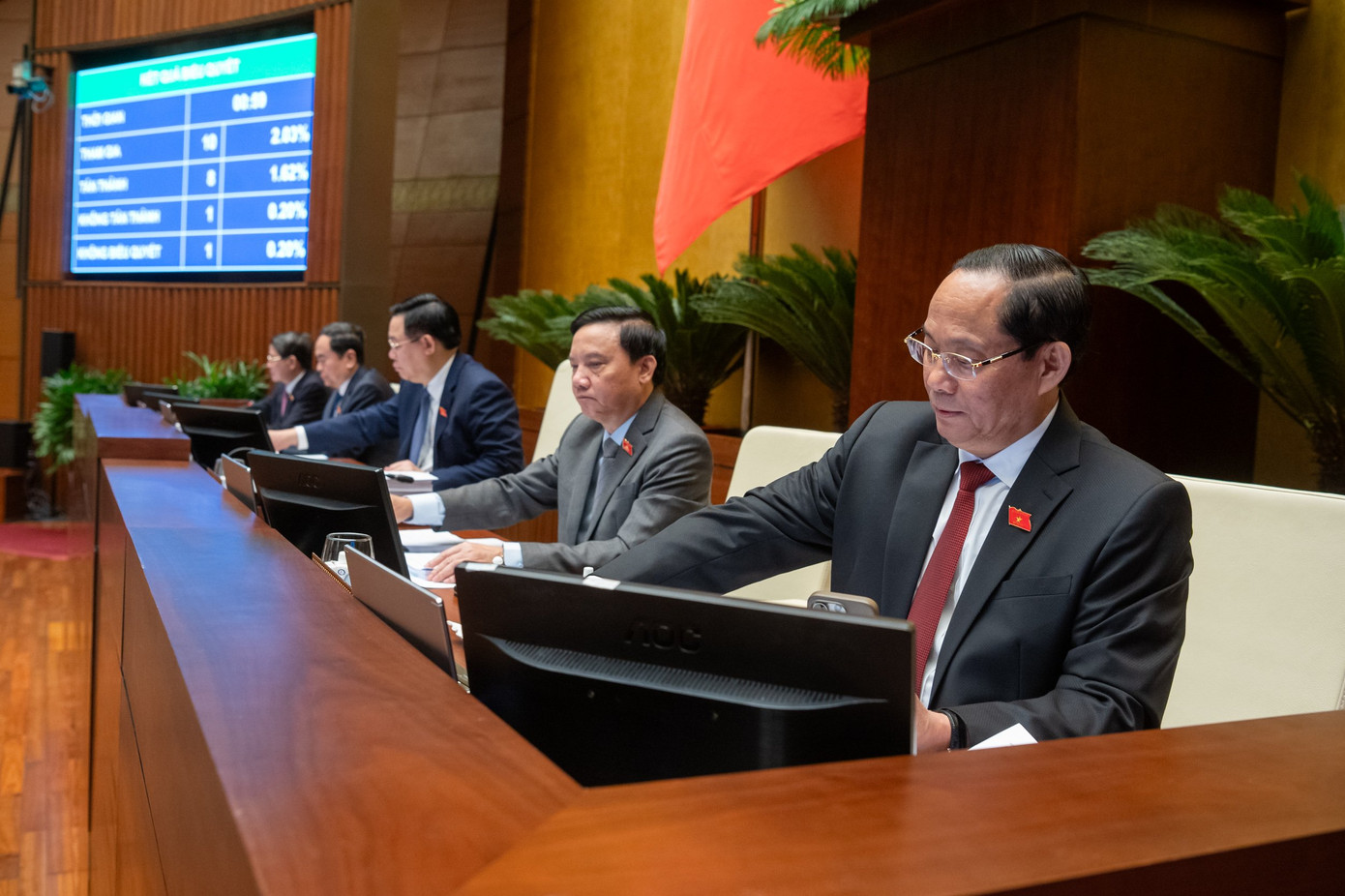 Lãnh đạo Quốc hội tham gia biểu quyết dự thảo Luật Đất đai (sửa đổi) Lãnh đạo Quốc hội tham gia biểu quyết dự thảo Luật Đất đai (sửa đổi)