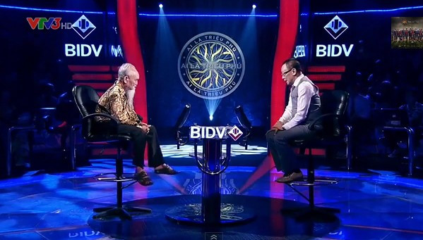 Cụ không ngừng đung đưa chân khi ngồi trên ghế nóng. Cụ không ngừng đung đưa chân khi ngồi trên ghế nóng. Bài viết: http://news.zing.vn/Cu-ong-hom-hinh-thang-30-trieu-o-Ai-la-trieu-phu-post357173.html#home_featured.noibat Nguồn Zing News