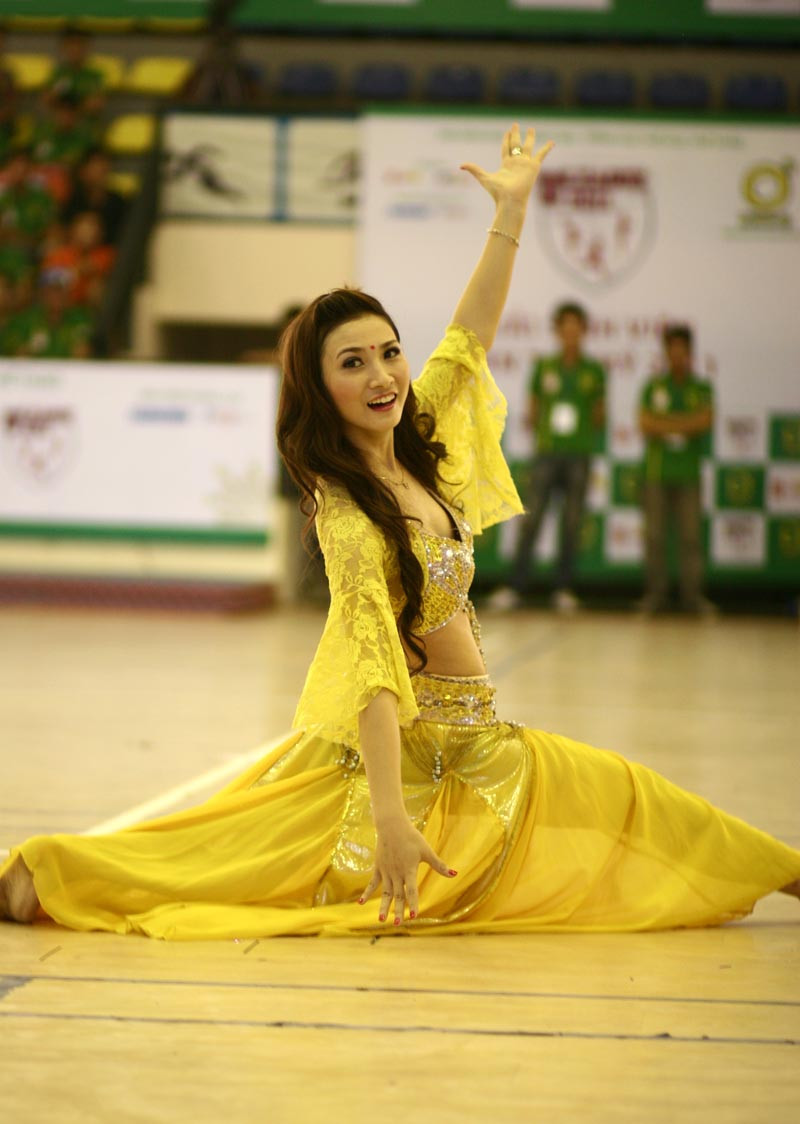 Như Hương (Đại học Đại Nam)cũng dự thi bằng tiết mục nhảy