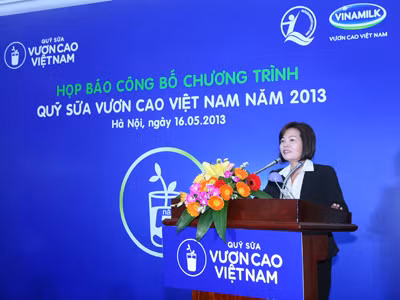 Bà Bùi Thị Hương - Giám đốc đối ngoại của công ty Vinamilk - đơn vị đã đồng hành cùng chương trình . Bà Bùi Thị Hương - Giám đốc đối ngoại của công ty Vinamilk - đơn vị đã đồng hành cùng chương trình