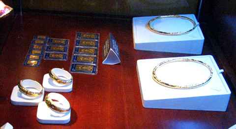 Giá vàng càng cao, người tiêu dùng càng bị thiệt hại bởi gian lận tuổi vàng - Ảnh: N.N