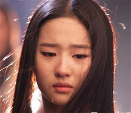 Vẻ đẹp thanh tao mong manh của Lưu Diệc Phi khiến người ta có thể ngắm hoài không chán