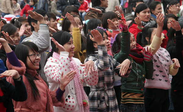 Nhiều nụ cười có trong Fastival Sinh viên đã xua đi gió lạnh