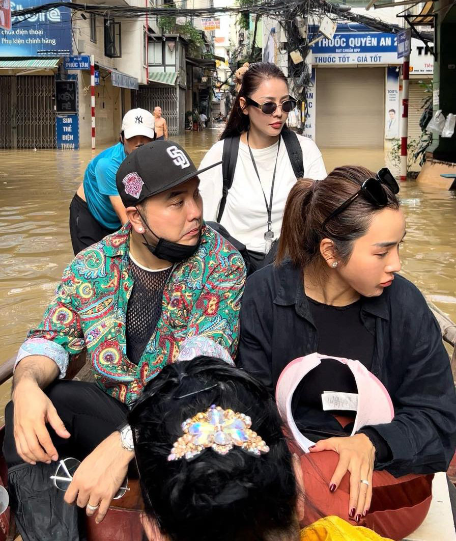 Ưng Hoàng Phúc cho hay tiếp tục đi hỗ trợ bà con nghèo ở các Tây Bắc, miền Trung và Tây Nguyên...