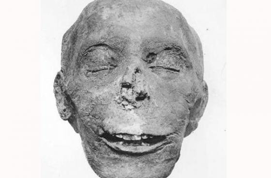 Vì sao người Ai Cập cổ phải đục răng,mở miệng xác ướp? ảnh 1