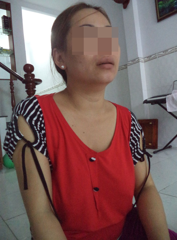 Chồng cuồng ghen đánh vợ như thời trung cổ ảnh 1