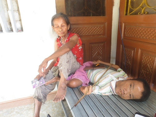 Vu Lan xót xa vần thơ tặng mẹ 'Đã 30 tuổi đầu mẹ vẫn bê cơm đút' ảnh 3