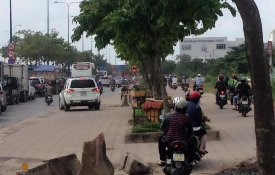 Hỗn loạn trên đại lộ hiện đại nhất Sài Gòn ảnh 2