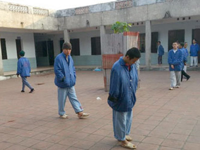 Giờ ra sân chơi của các bệnh nhân tại Bệnh viện Tâm thần Trung ương. Ảnh: Phượng Hoàng (Gia đình Xã hội)