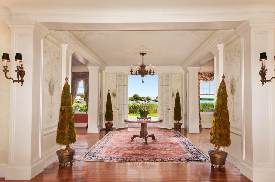 Bên trong phòng khách sang trọng