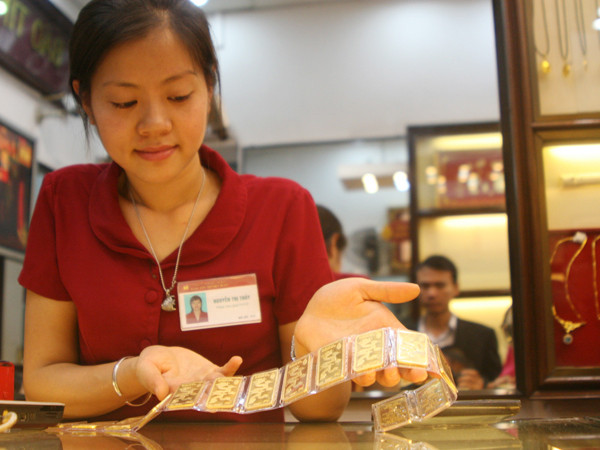 Sau khi NHNN trấn an, khoảng cách “vàng hai giá” đã giảm mạnh. Sau khi NHNN trấn an, khoảng cách “vàng hai giá” đã giảm mạnh