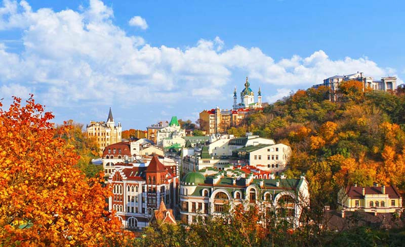 Quốc gia lớn nhất nằm hoàn toàn trong châu Âu là?