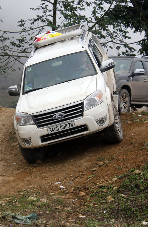 Hành trình mang quà tới bản nghèo Sơn La