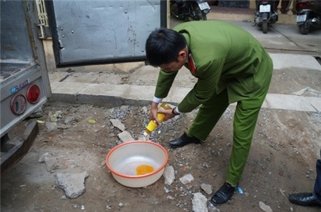 Có màu vàng như mỡ gà