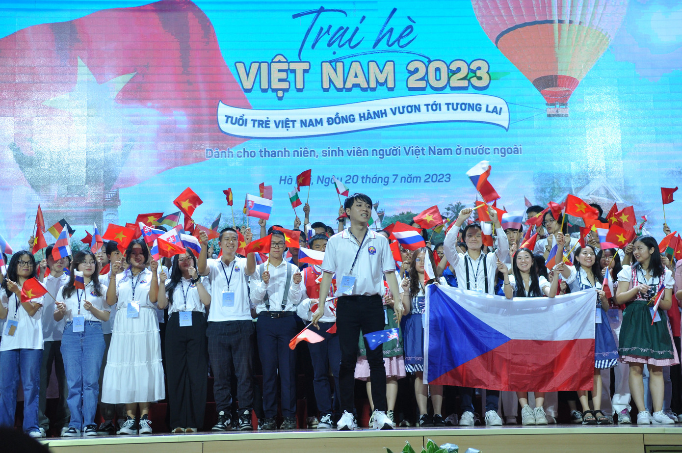 120 thanh niên, sinh viên Việt Nam từ 26 quốc gia và vùng lãnh thổ về nước tham dự Trại hè Việt Nam năm 2023. Ảnh: L.A