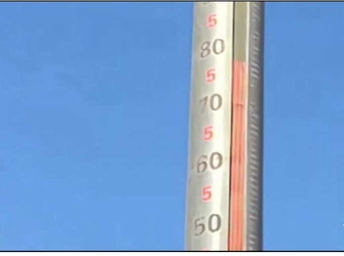 Nhiệt kế ngoài trời ở Hỏa Diệm Sơn chỉ tới số 80 Nhiệt kế ngoài trời ở Hỏa Diệm Sơn chỉ tới số 80