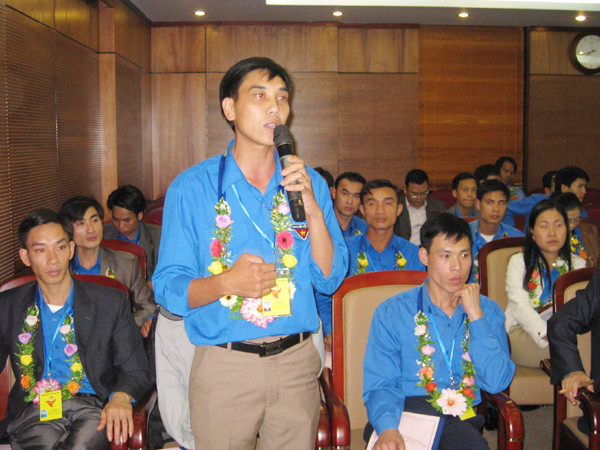 Bí thư Đoàn cơ sở hiến kế thu hút thanh niên. Ảnh: Lưu Trinh