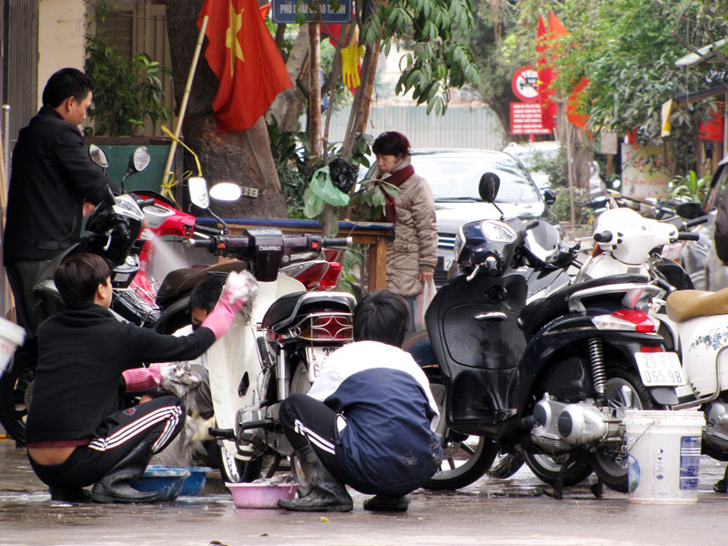 Dịch vụ rửa xe được mùa 