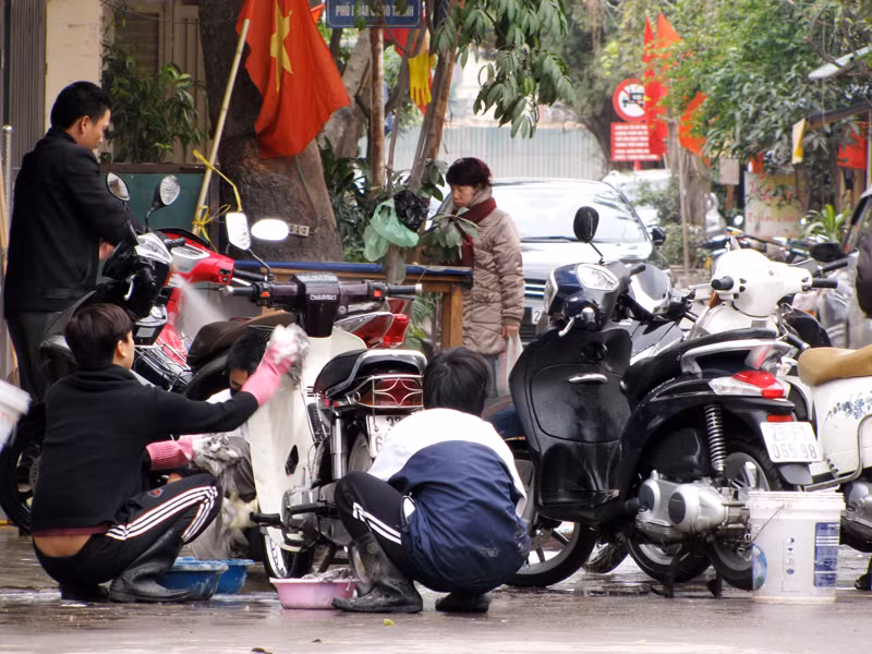 Dịch vụ rửa xe được mùa 