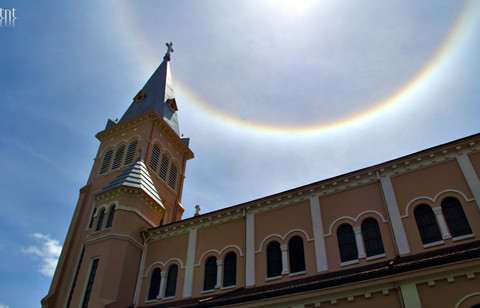 Quầng mặt trời ở Đà Lạt vào sáng 13/5. Ảnh: Trương Ngọc Thụy