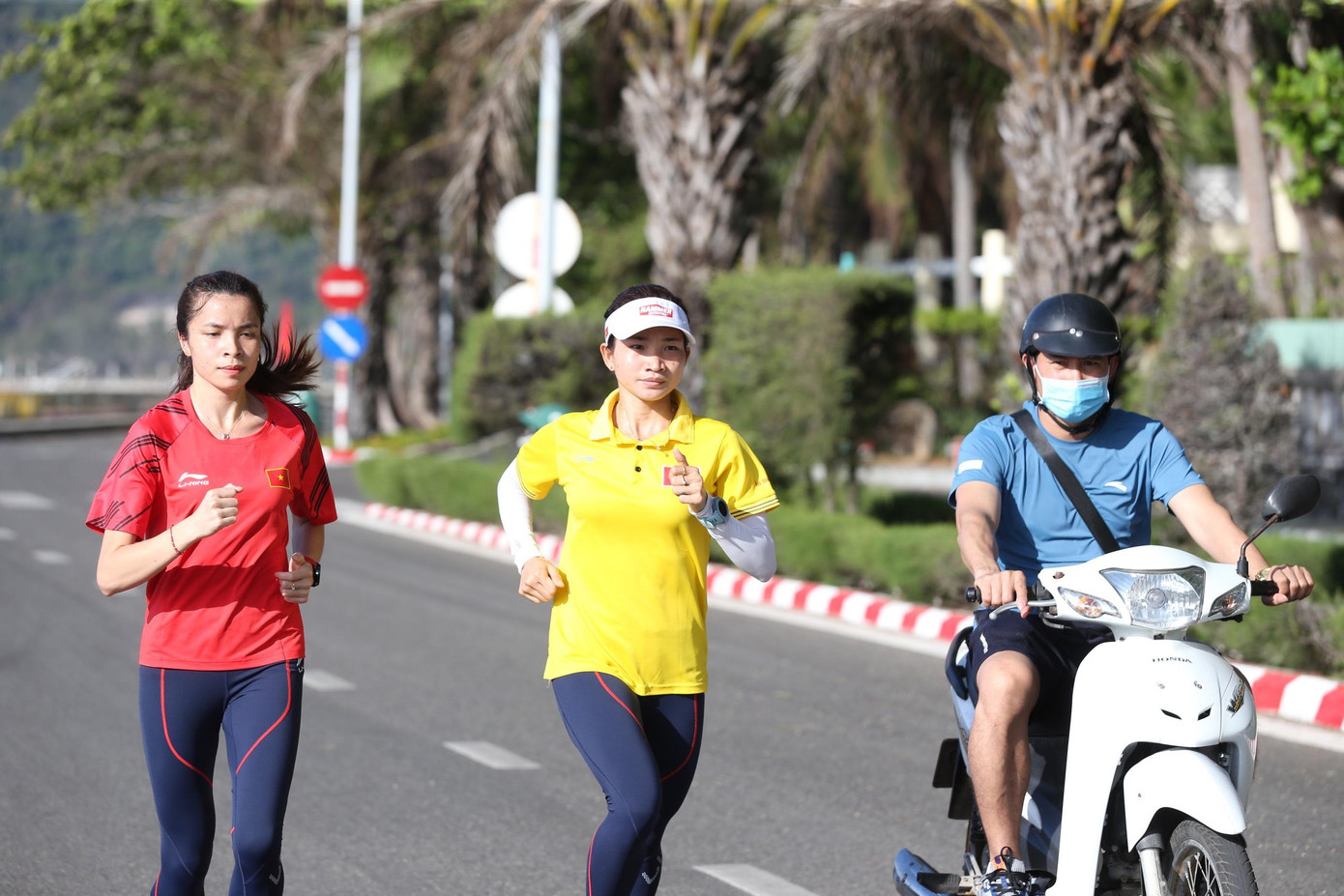 Tiền Phong Marathon 2022 được tổ chức tại Côn Đảo ngày 27/3 với 3.700 VĐV tranh tài, trong đó có 3.500 VĐV phong trào và hơn 200 VĐV chuyên nghiệp.