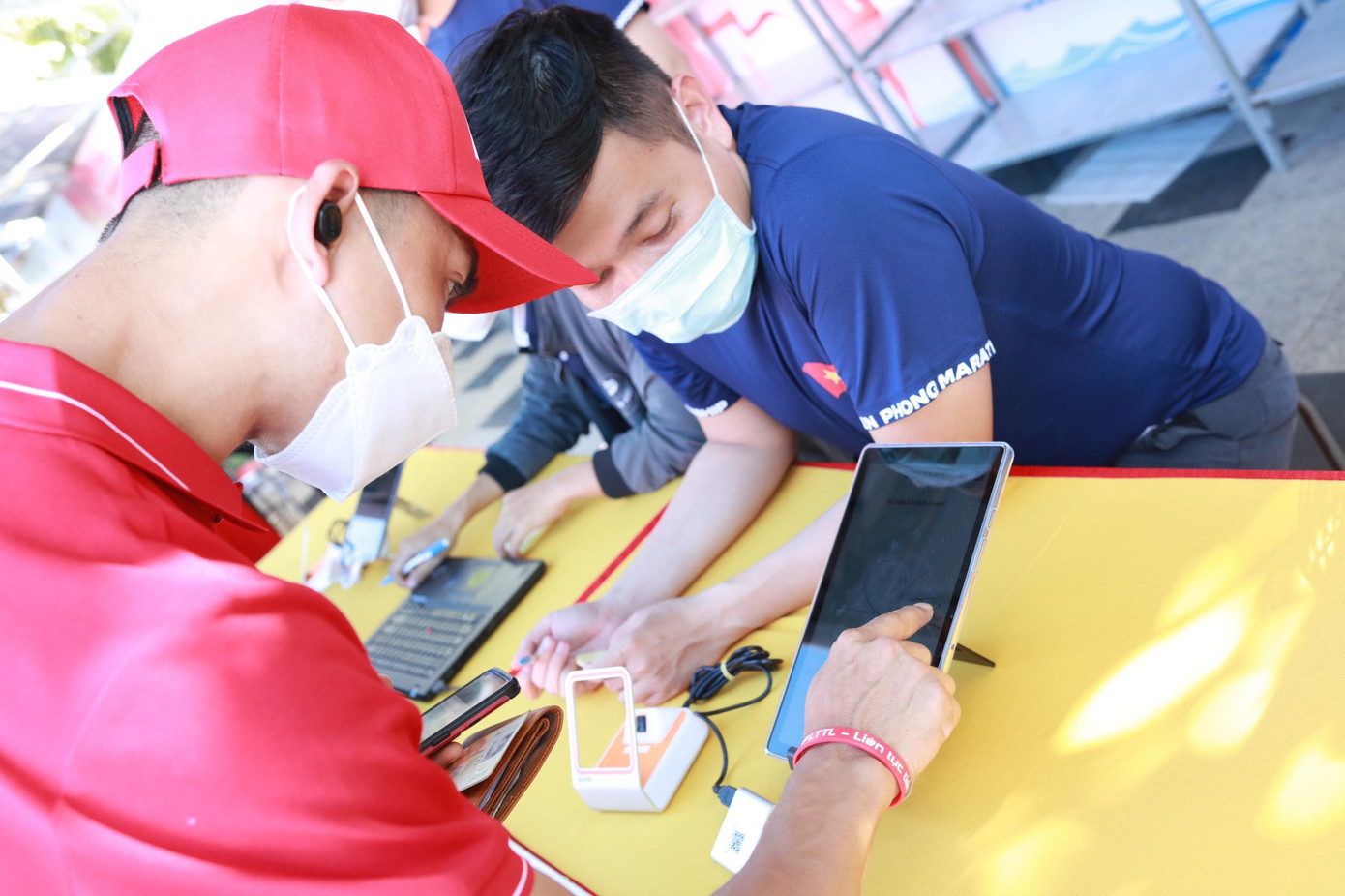 Năm nay, BTC tiếp tục phát BIB cho VĐV bằng QR code. Nhiều VĐV đánh giá cao thủ tục nhanh gọn này, khi chỉ cần sử dụng QR code hoặc chỉ cần điền số CMT/CCCD mà không phải dùng mail xác nhận.