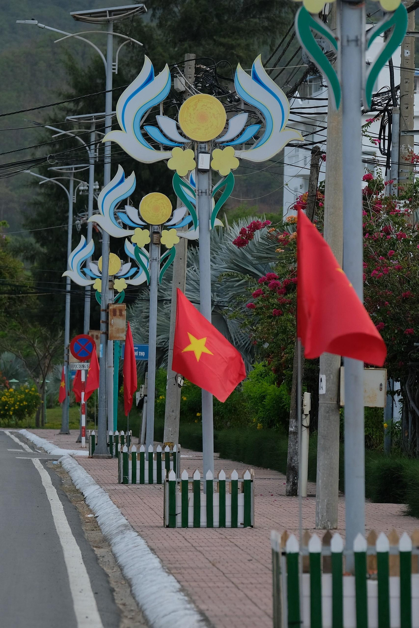 Tiền Phong Marathon 2022 diễn ra từ 25-27/3 tại huyện Côn Đảo (tỉnh Bà Rịa- Vũng Tàu), quy tụ hơn 3.700 VĐV, gồm hơn 200 VĐV chuyên nghiệp và khoảng 3.500 VĐV phong trào, thi đấu ở 4 cự ly: marathon, bán marathon, 10km và 5km (năm nay chỉ dành cho VĐV chuyên nghiệp).