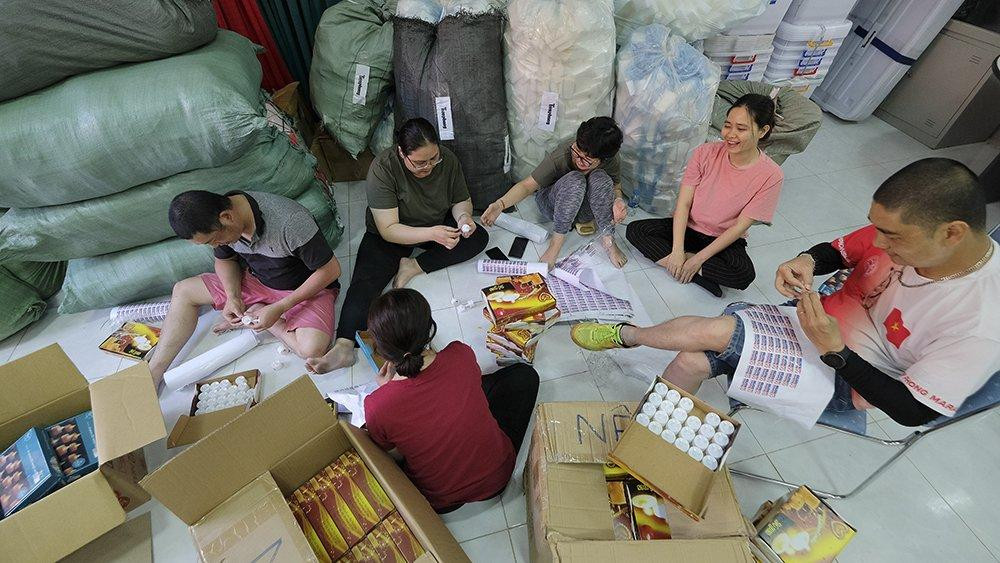 Bên cạnh đó, Tiền Phong Marathon 2022 còn có các hoạt động bên lề ý nghĩa khác như: nghi lễ chào cờ trên Quảng trường cột cờ, giới thiệu lá cờ Tổ quốc rộng 300m2, phát động các hoạt động bảo vệ môi trường, bảo vệ nguồn lợi thủy - hải sản quý giá của quốc gia...