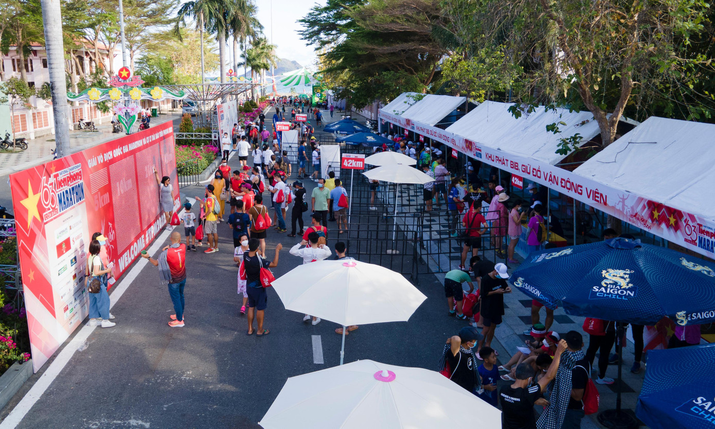 Tiền Phong Marathon 2022 được tổ chức tại Côn Đảo từ 25 đến 27/3 với sự tham dự của 3.700 VĐV, trong đó có 3.500 VĐV phong trào và hơn 200 VĐV chuyên nghiệp. Các VĐV tranh tài ở 4 cự ly thi đấu: 42,195km; 21,1km và 10km cho cả VĐV chuyên nghiệp và phong trào. Cự ly 5km chỉ dành riêng cho VĐV chuyên nghiệp tham gia.