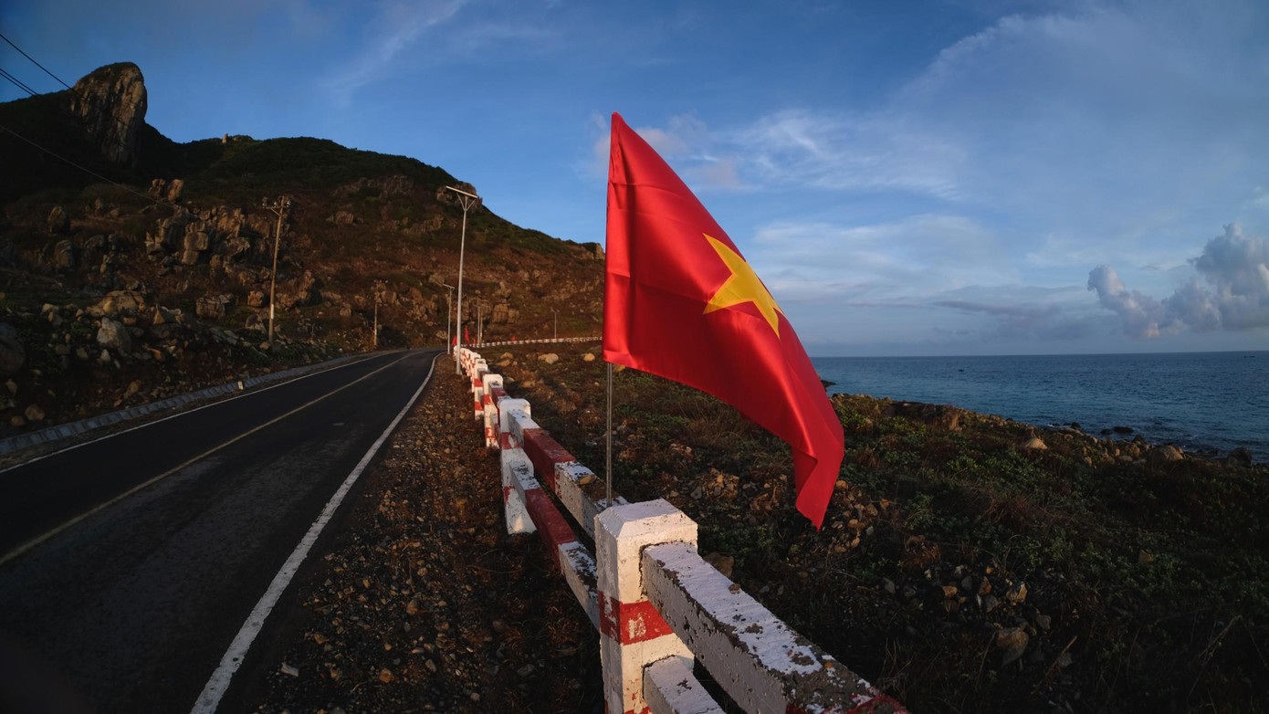 Ba ngày trước khi giải khởi tranh, hình ảnh "rừng cờ" nhuộm đỏ Côn Đảo đã khiến các runner vô cùng phấn khích.