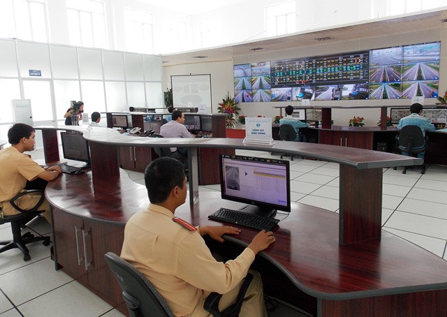 Từ trung tâm, CSGT sẽ căn cứ vào hình ảnh camera trên đường để xử phạt các xe vi phạm