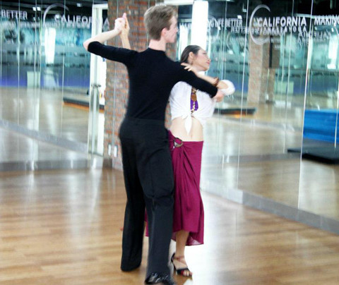 "Tôi gặp một ít khó khăn ở chỗ từ cổ trở lên, và từ gáy trở xuống. Cảm giác cứ như say xe ấy!".