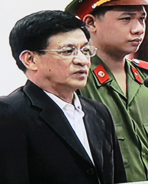 Bị cáo Lê Văn Hiền - cựu chủ tịch huyện Tiên Lãng. Ảnh: Phạm Duẩn (chụp qua màn hình tại tòa) Bị cáo Lê Văn Hiền - cựu chủ tịch tỉnh Tiên Lãng