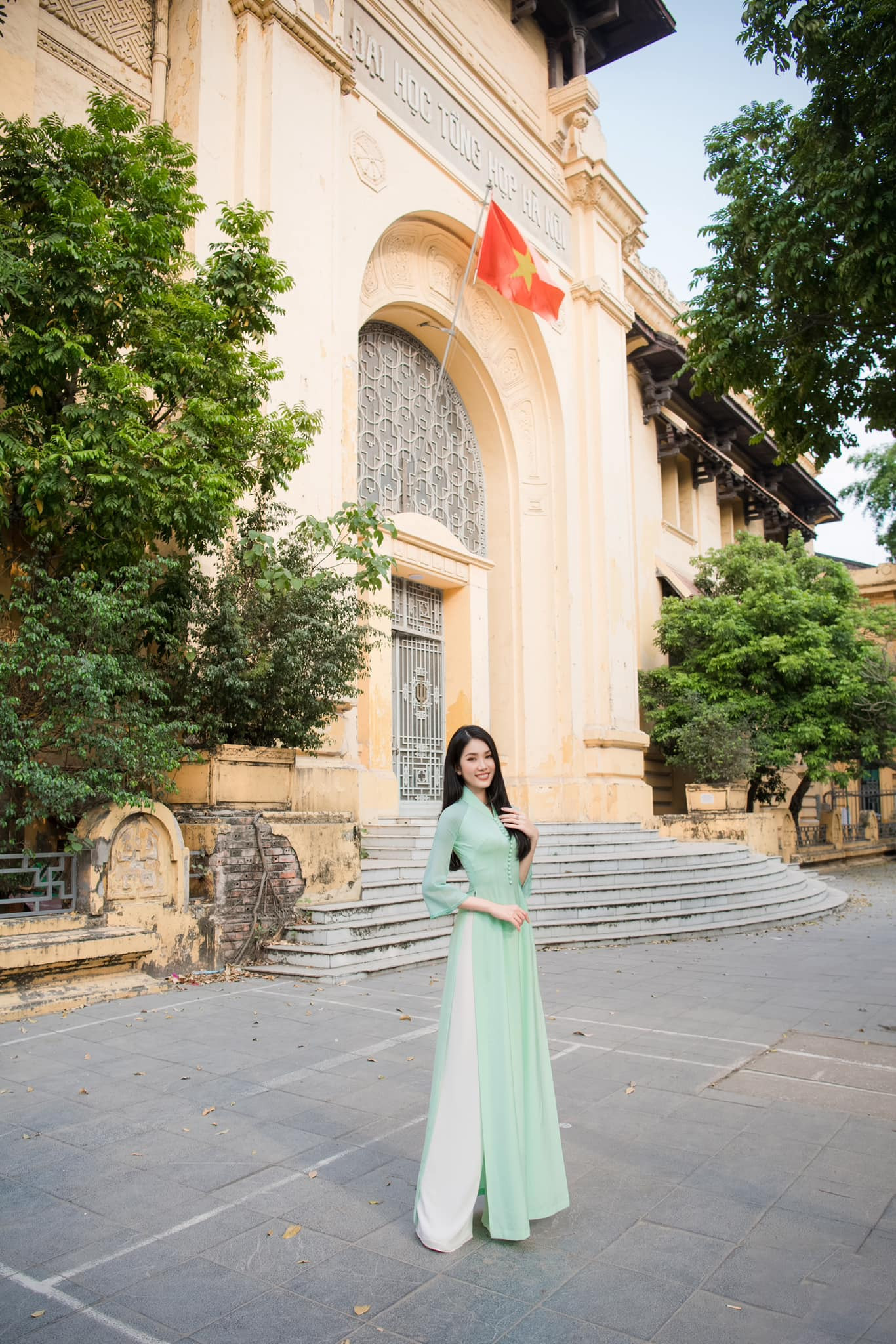 Á hậu Phương Anh diện áo dài xanh nền nã, thăm Dinh Độc lập trong ngày 2/9. Á hậu Phương Anh diện áo dài xanh nền nã, thăm Dinh Độc lập trong ngày 2/9.