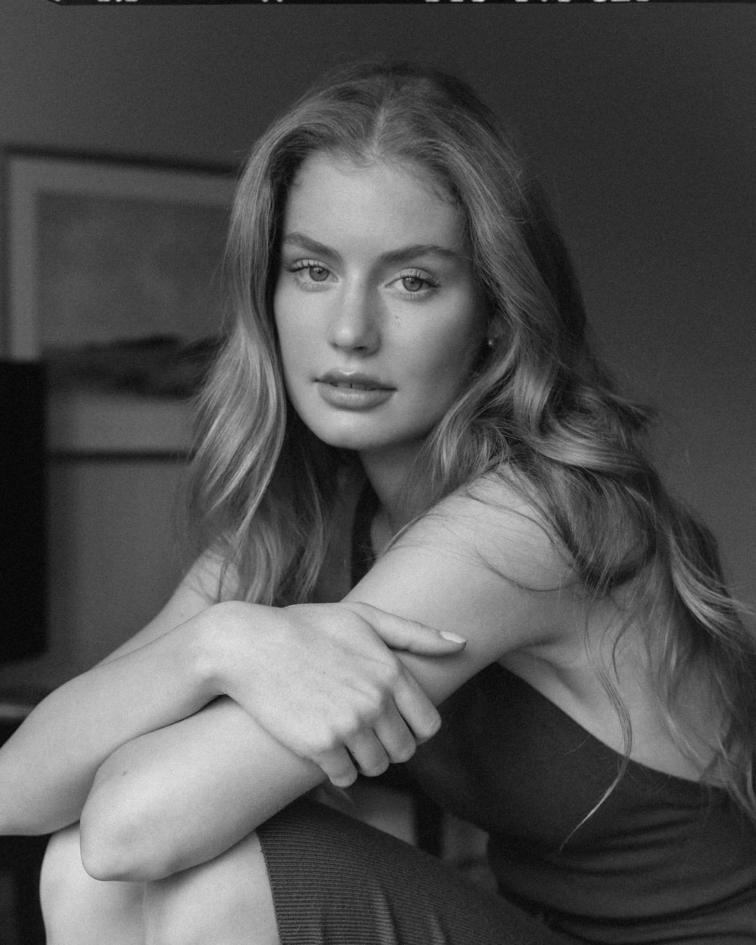 Cô cũng từng là vận động viên chạy chuyên nghiệp, từng tham gia nhiều giải chạy xuyên quốc gia.