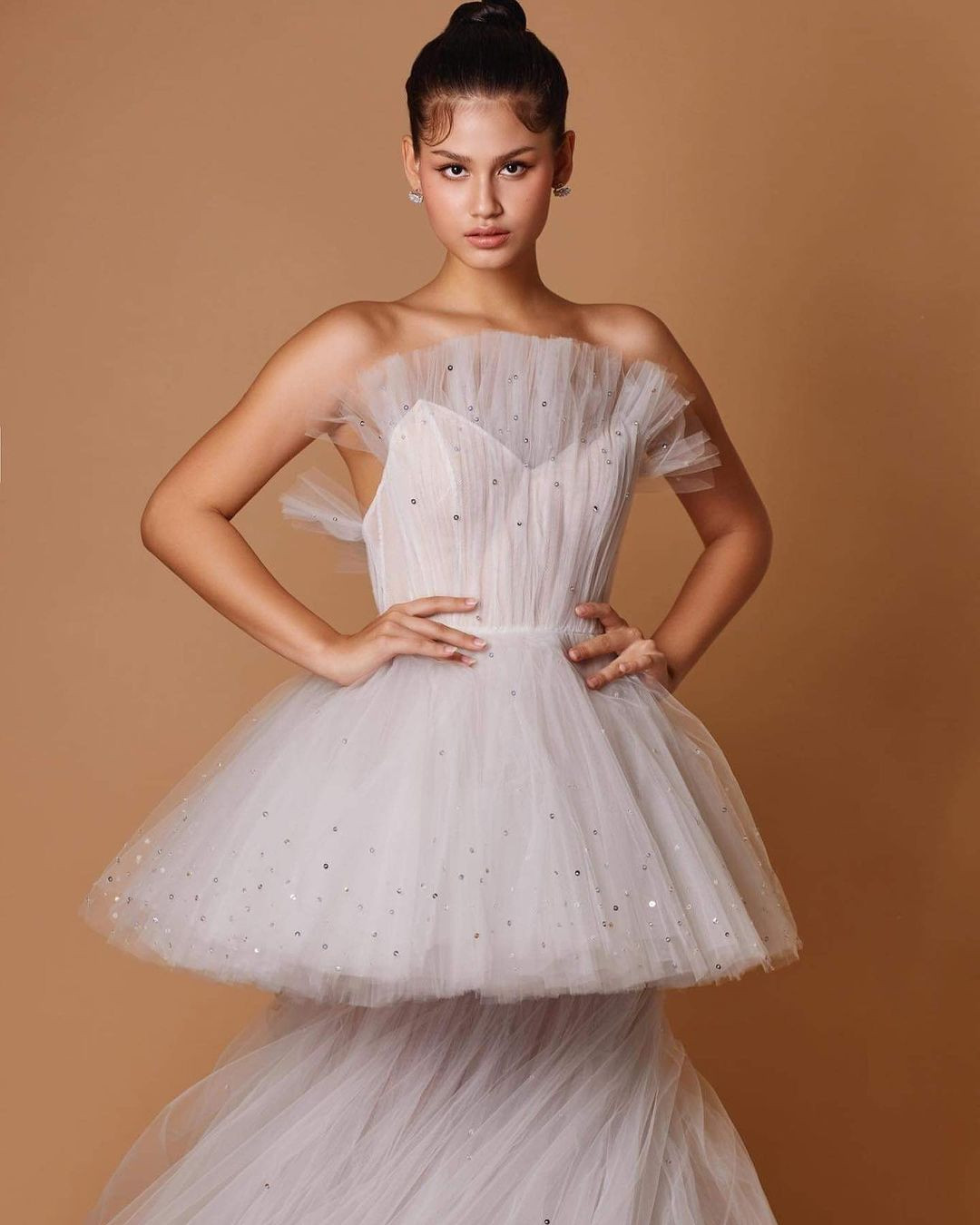 Sự đăng quang của Cora Bliault cho thấy giới sắc đẹp Thái Lan vẫn ưa chuộng những người đẹp lai. Thế mạnh ngoại ngữ và body bốc lửa được cho là giúp người đẹp lai nổi bật tại các cuộc thi nhan sắc.