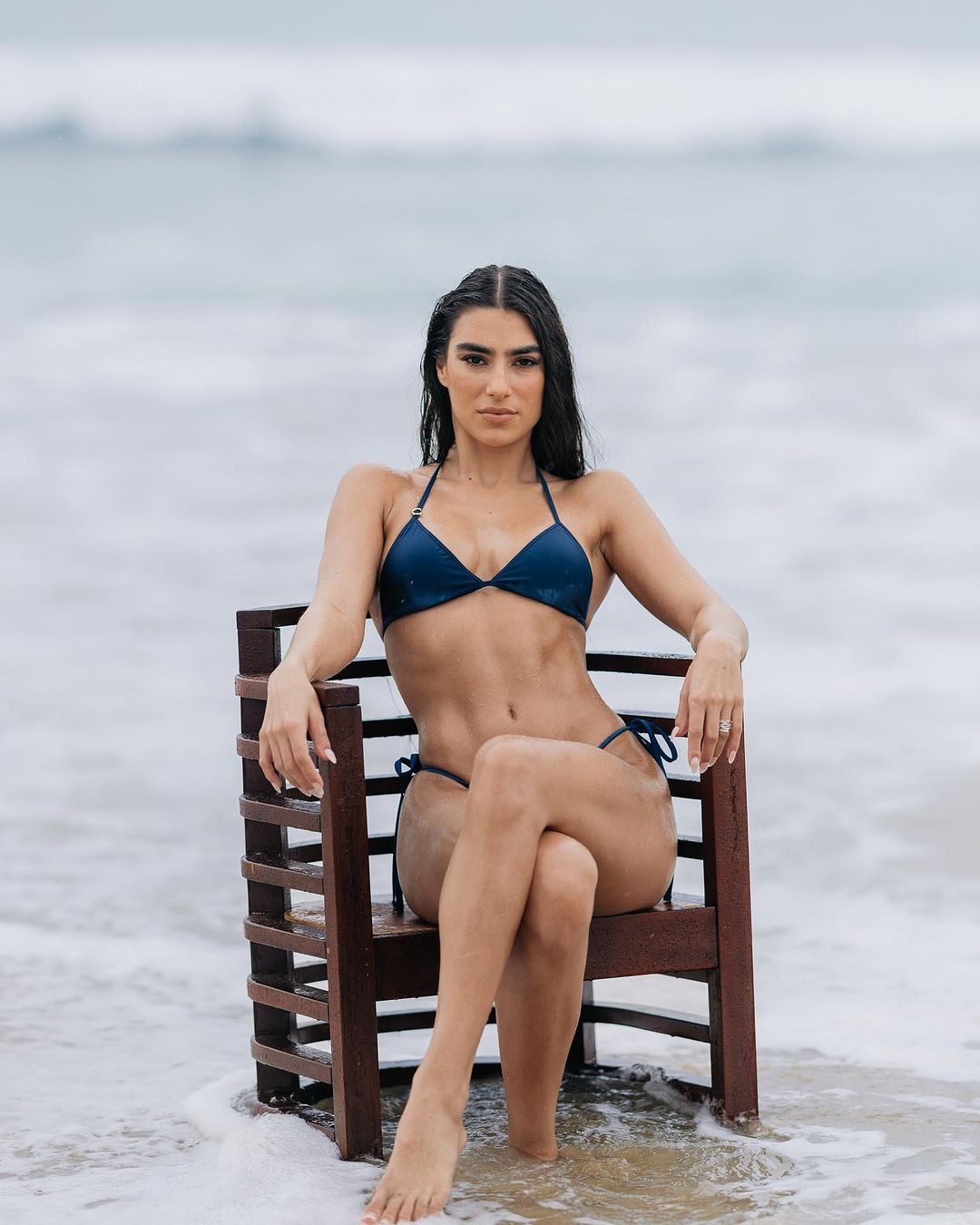 Ban tổ chức chia 24 thí sinh thành các nhóm để thực hiện bộ ảnh bikini với những chủ đề khác nhau.