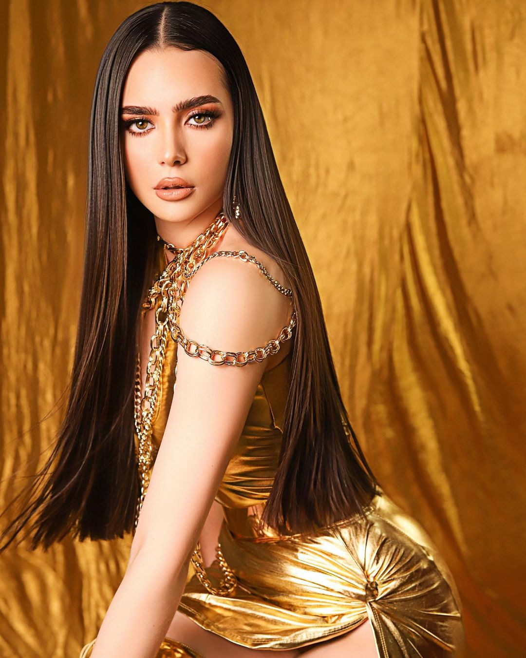 María chia sẻ mong muốn được tham gia lĩnh vực phim ảnh, sân khấu và làm MC trong tương lai.