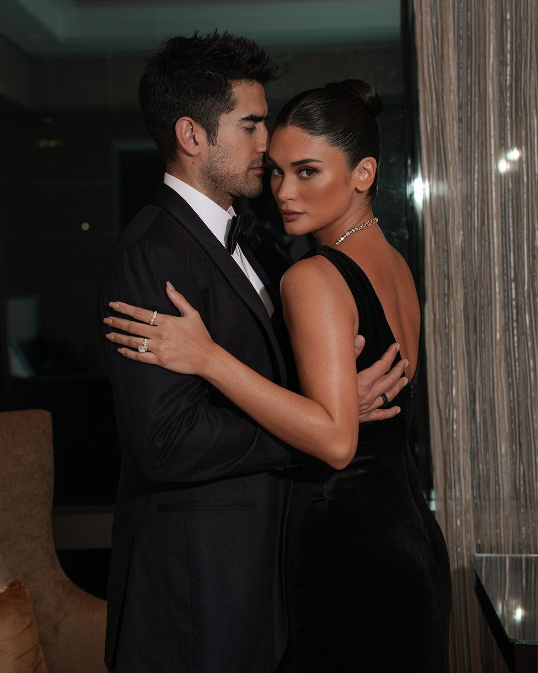 Hoa hậu Hoàn vũ 2015 Pia Wurtzbach và chồng xuất hiện sau hôn lễ bí mật. Hoa hậu Hoàn vũ 2015 Pia Wurtzbach và chồng xuất hiện sau hôn lễ bí mật.